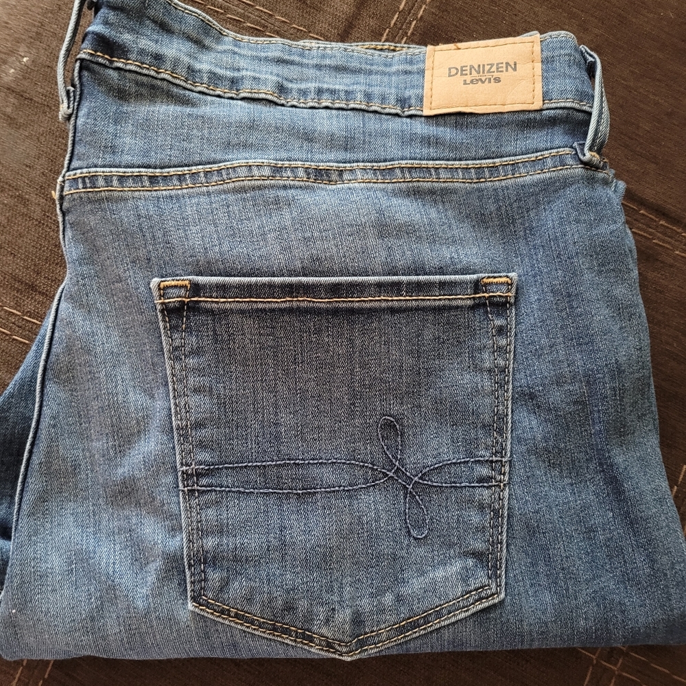 Denizen Mid rise Skinny. 18 S distressed/no hem. Cute!!